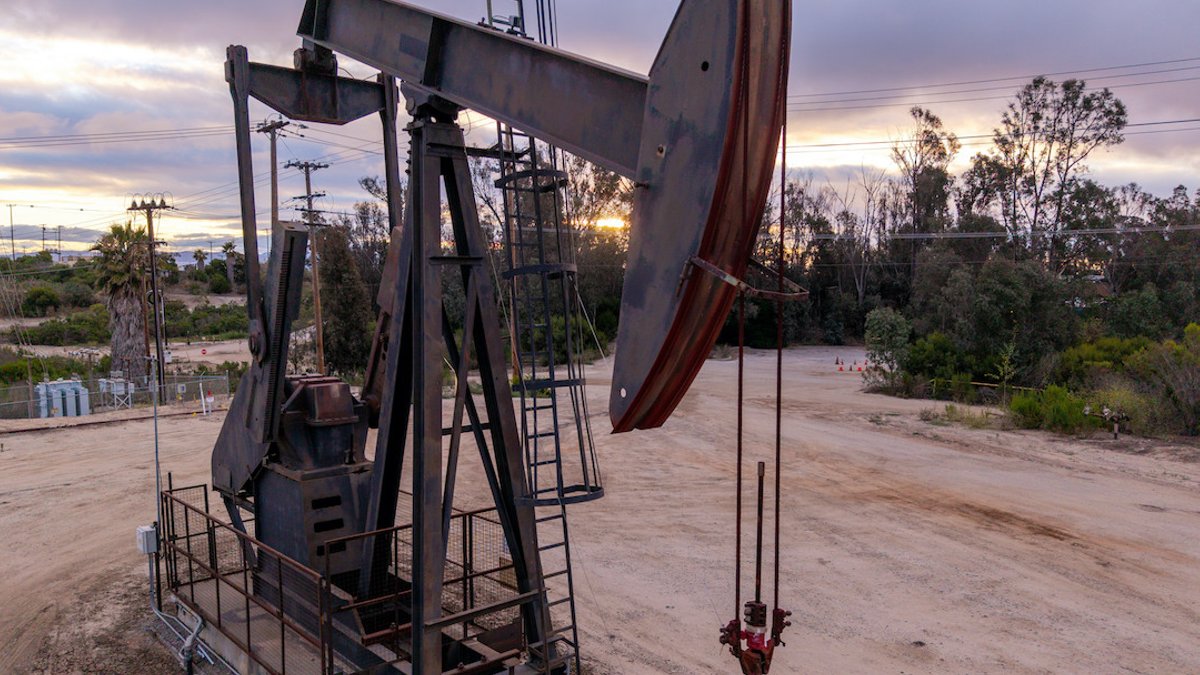 Oil prices climb on Iran deal uncertainty Oil prices climb on Iran deal uncertainty - oil prices