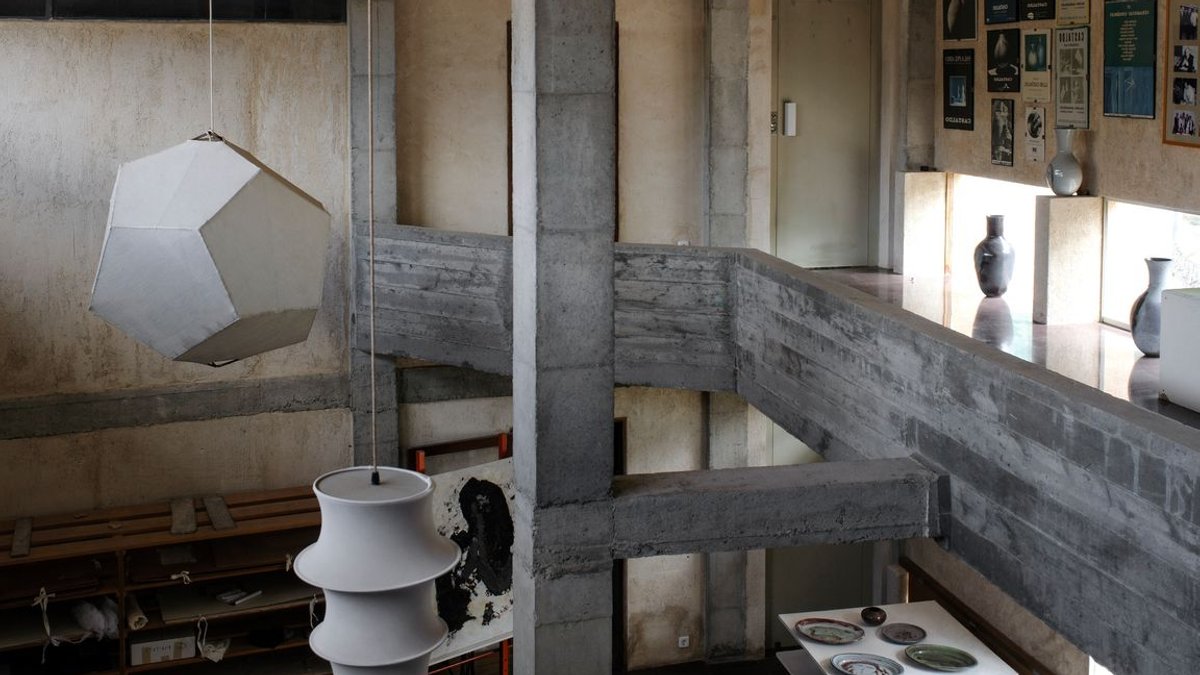 Lluís Castaldo’s Studio Is a Bold Brutalist Breath-Taker - lluís castaldo studio