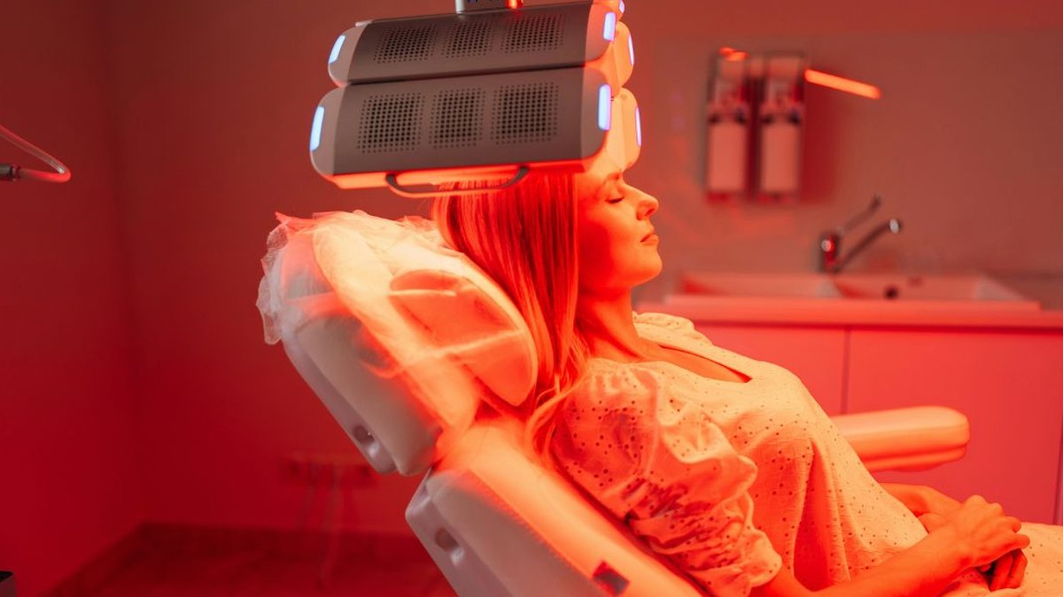 Red Light Therapy: Benefits, Risks and Home Use Red Light Therapy: Benefits, Risks and Home Use - red light therapy