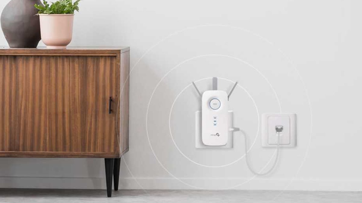 TP-Link's $35 Wi-Fi extender fixes weak signal without new router TP-Link's $35 Wi-Fi extender fixes weak signal without new router - wifi extender