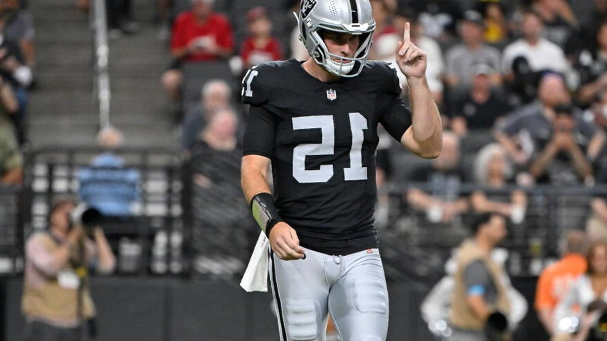 Mendoza throws TD in Raiders preseason loss Mendoza throws TD in Raiders preseason loss - fernando mendoza