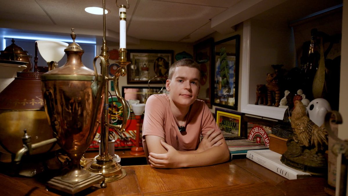 18-year-old makes $135,000 selling storage units - storage unit business
