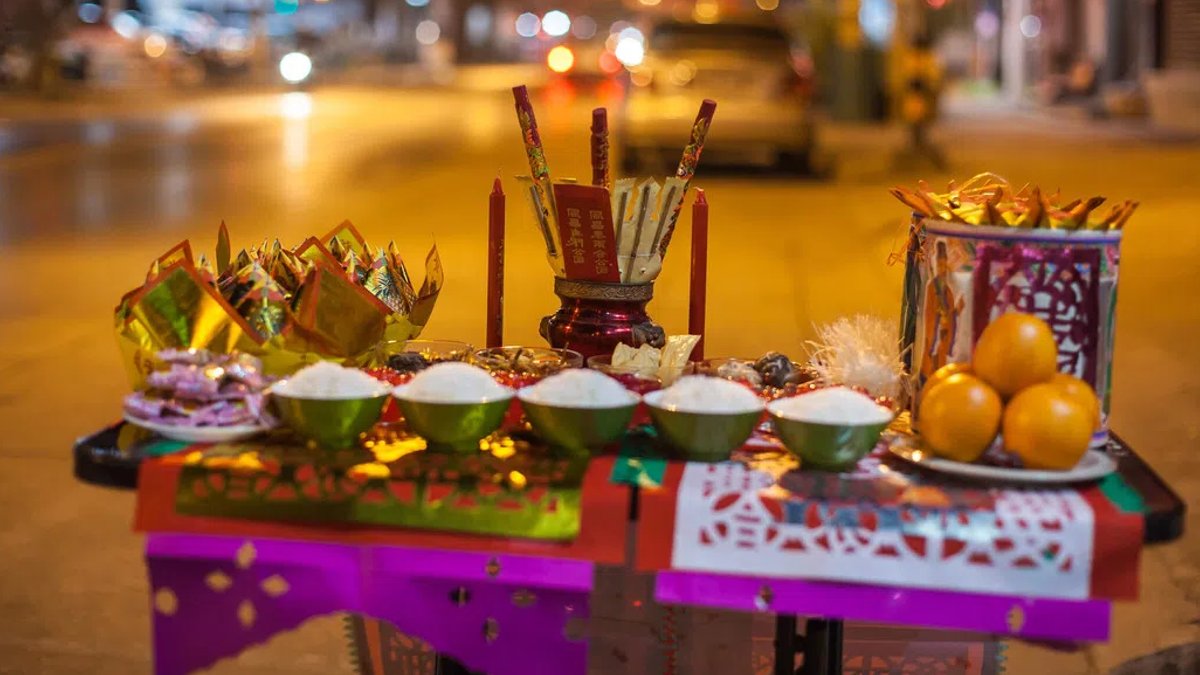 HDB bans food offerings and joss sticks in corridors and staircases HDB bans food offerings and joss sticks in corridors and staircases - hdb bans
