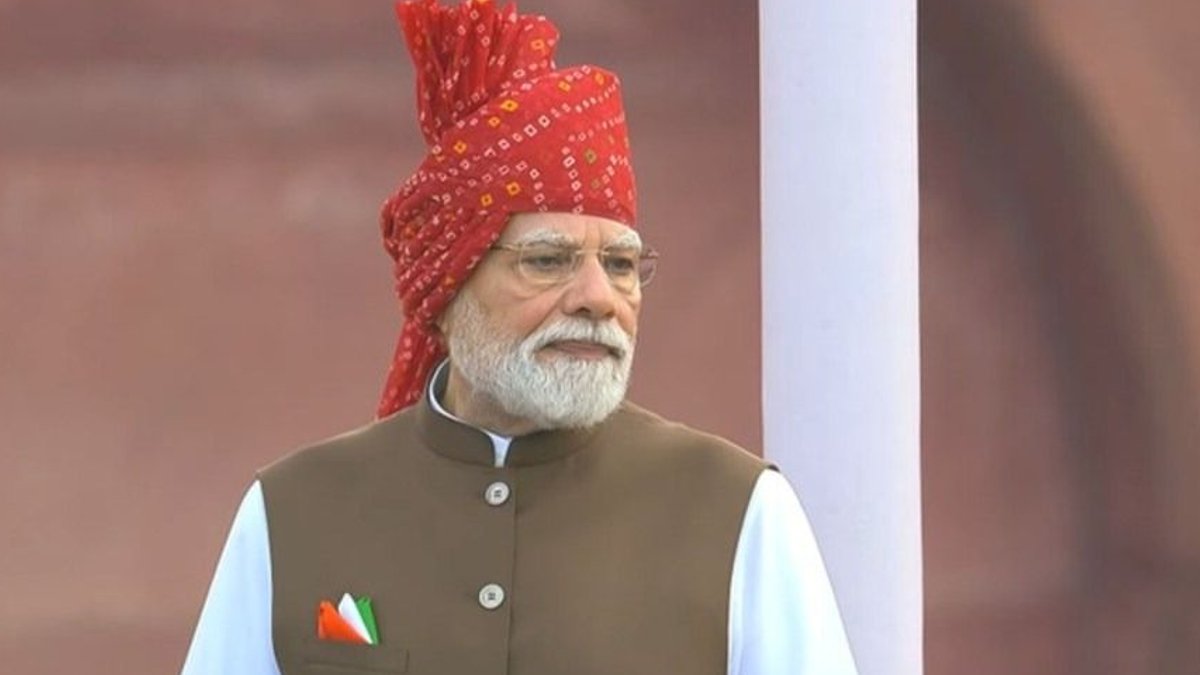 Modi dons traditional bandhani turban for Independence Day - bandhani turban