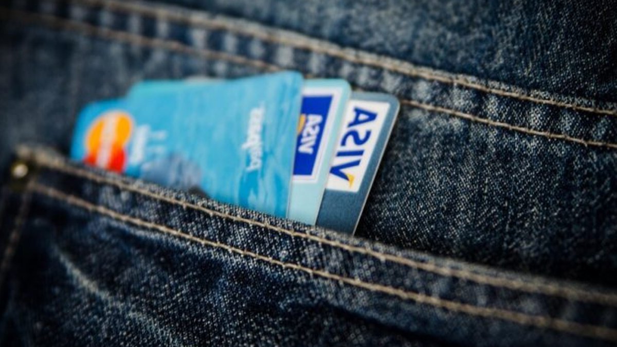Cash holds on in digital age - digital payment