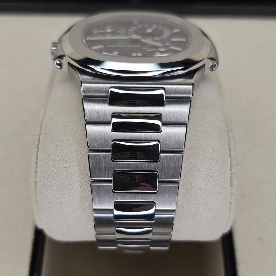 Patek Philippe Nautilus 5712A | Mint Condition | B&amp;P — photo 10