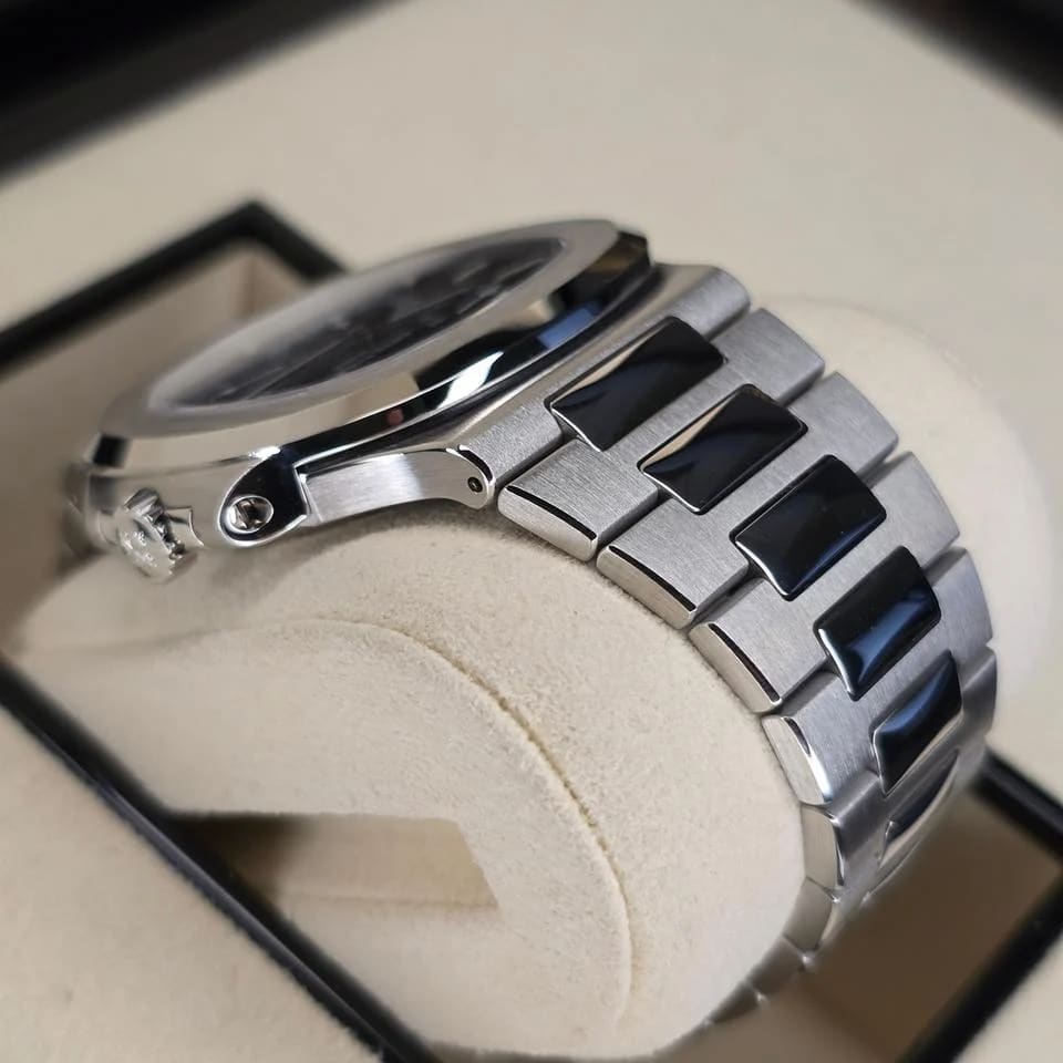 Patek Philippe Nautilus 5712A | Mint Condition | B&amp;P — photo 11