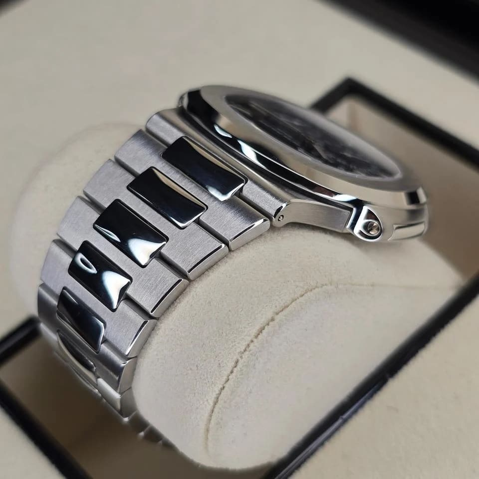 Patek Philippe Nautilus 5712A | Mint Condition | B&amp;P — photo 12
