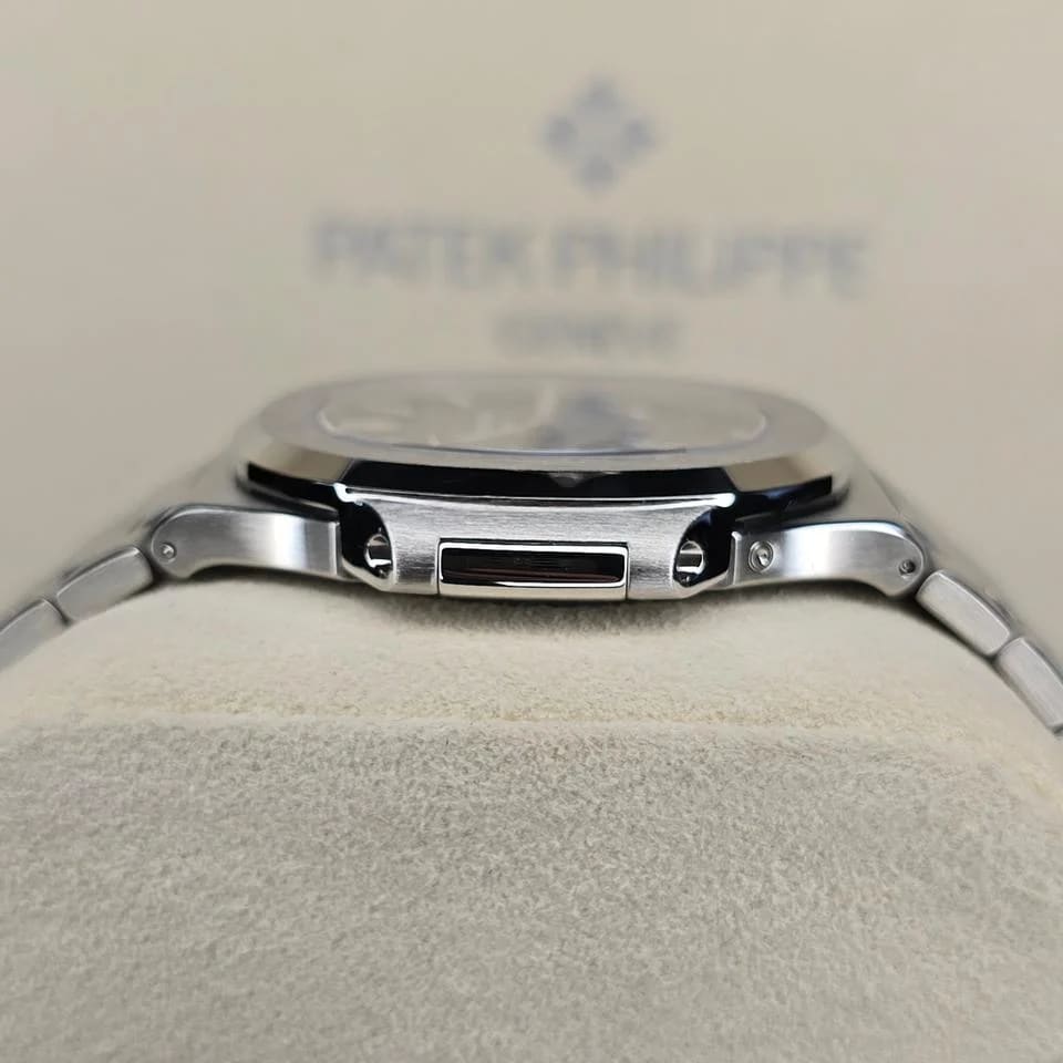 Patek Philippe Nautilus 5712A | Mint Condition | B&amp;P — photo 13