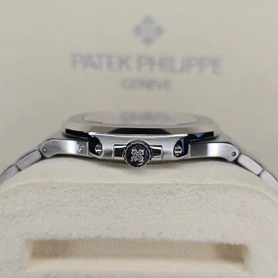 Patek Philippe Nautilus 5712A | Mint Condition | B&amp;P — photo 14