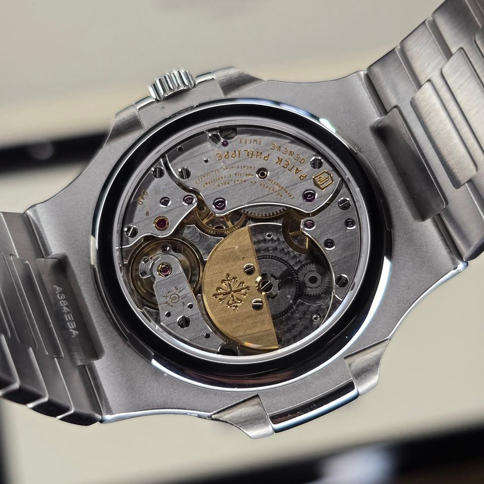 Patek Philippe Nautilus 5712A | Mint Condition | B&amp;P — photo 16