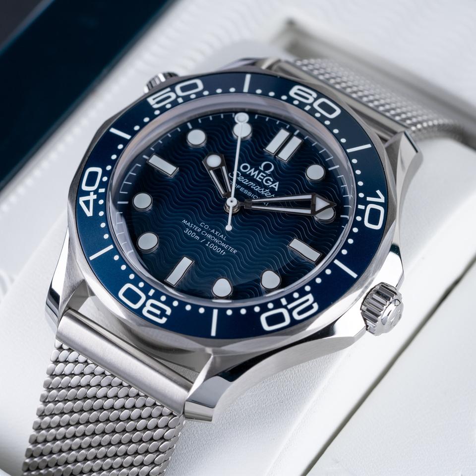 Omega Seamaster Diver 300 M NEW 2026 Seamaster James Bond 007 60th Anniversary Edition 210.30.42.20.03.002 — photo 4