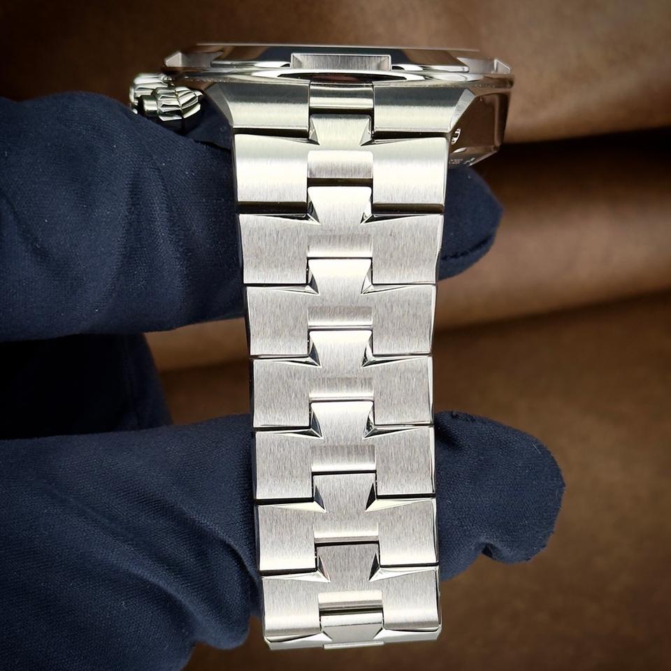 Vacheron Constantin Overseas Chronograph Blue Dial 5500V/110A-B148 Box and Papers — photo 11