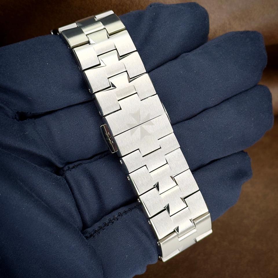 Vacheron Constantin Overseas Chronograph Blue Dial 5500V/110A-B148 Box and Papers — photo 13