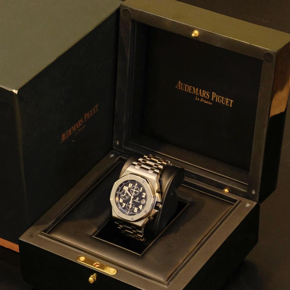 Audemars Piguet Royal Oak Offshore Chronograph black themes on bracelet — photo 4