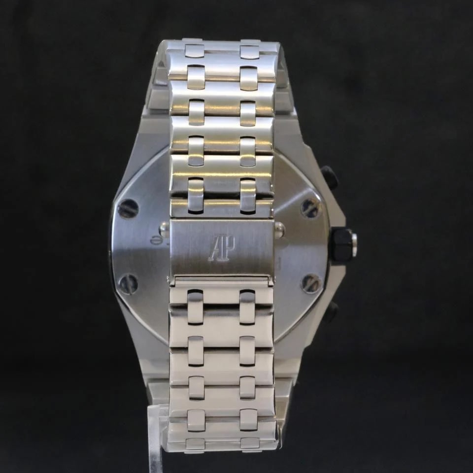 Audemars Piguet Royal Oak Offshore Chronograph black themes on bracelet — photo 5
