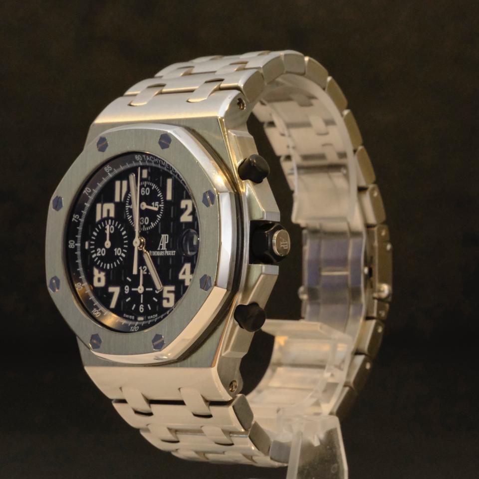 Audemars Piguet Royal Oak Offshore Chronograph black themes on bracelet — photo 10
