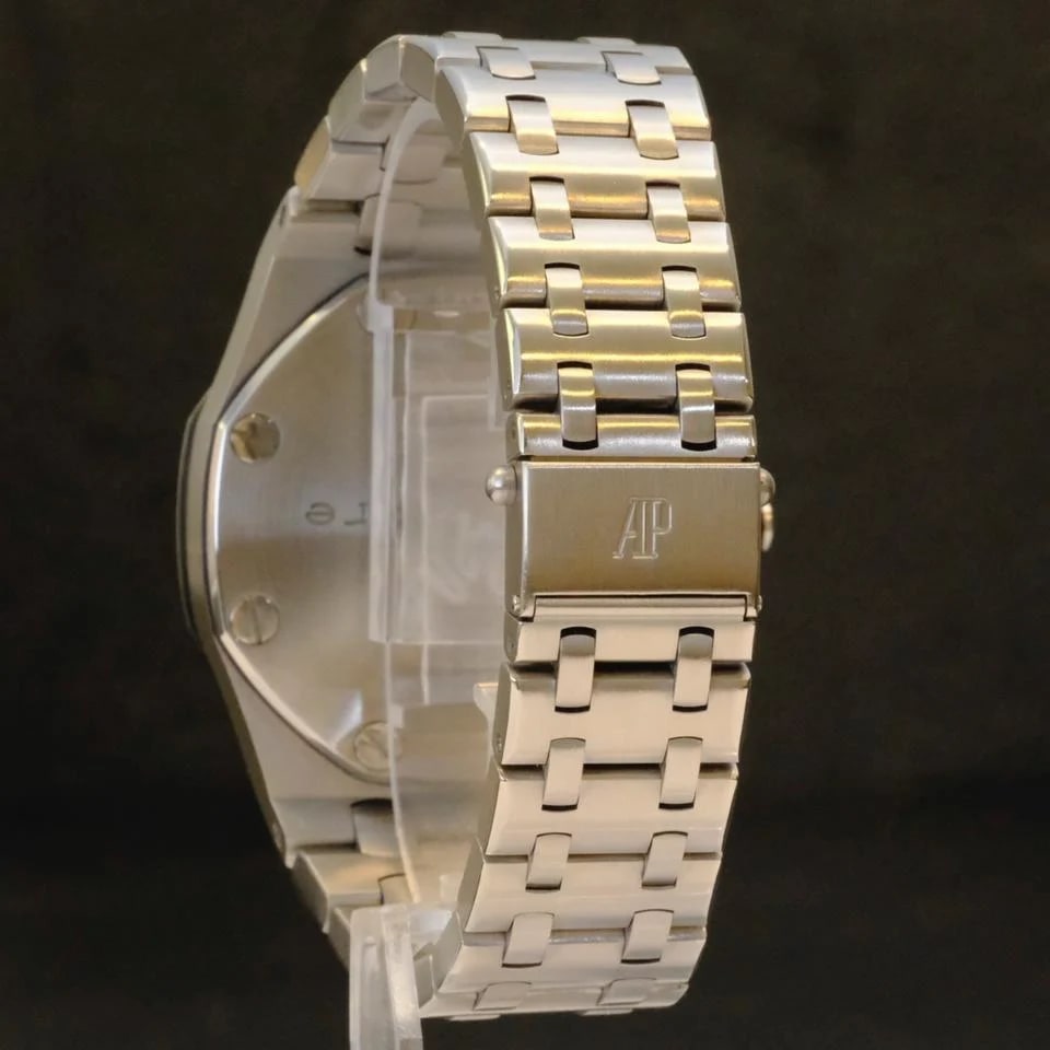 Audemars Piguet Royal Oak Offshore Chronograph black themes on bracelet — photo 11