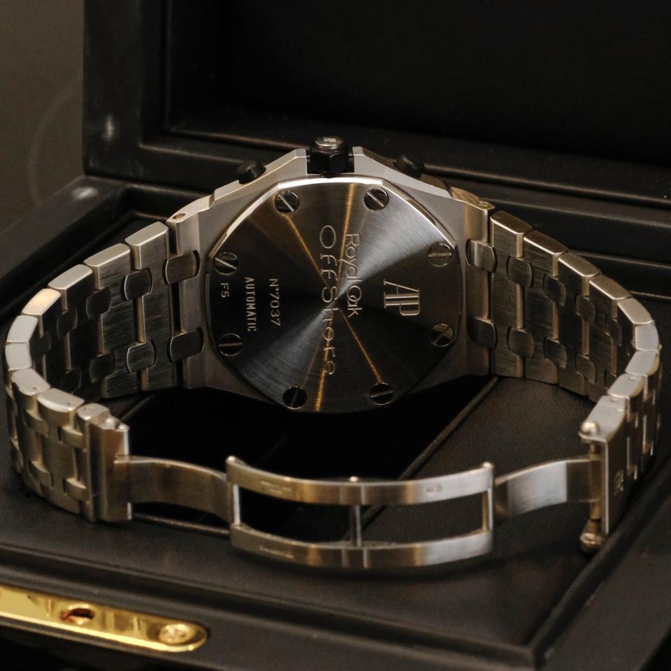 Audemars Piguet Royal Oak Offshore Chronograph black themes on bracelet — photo 12