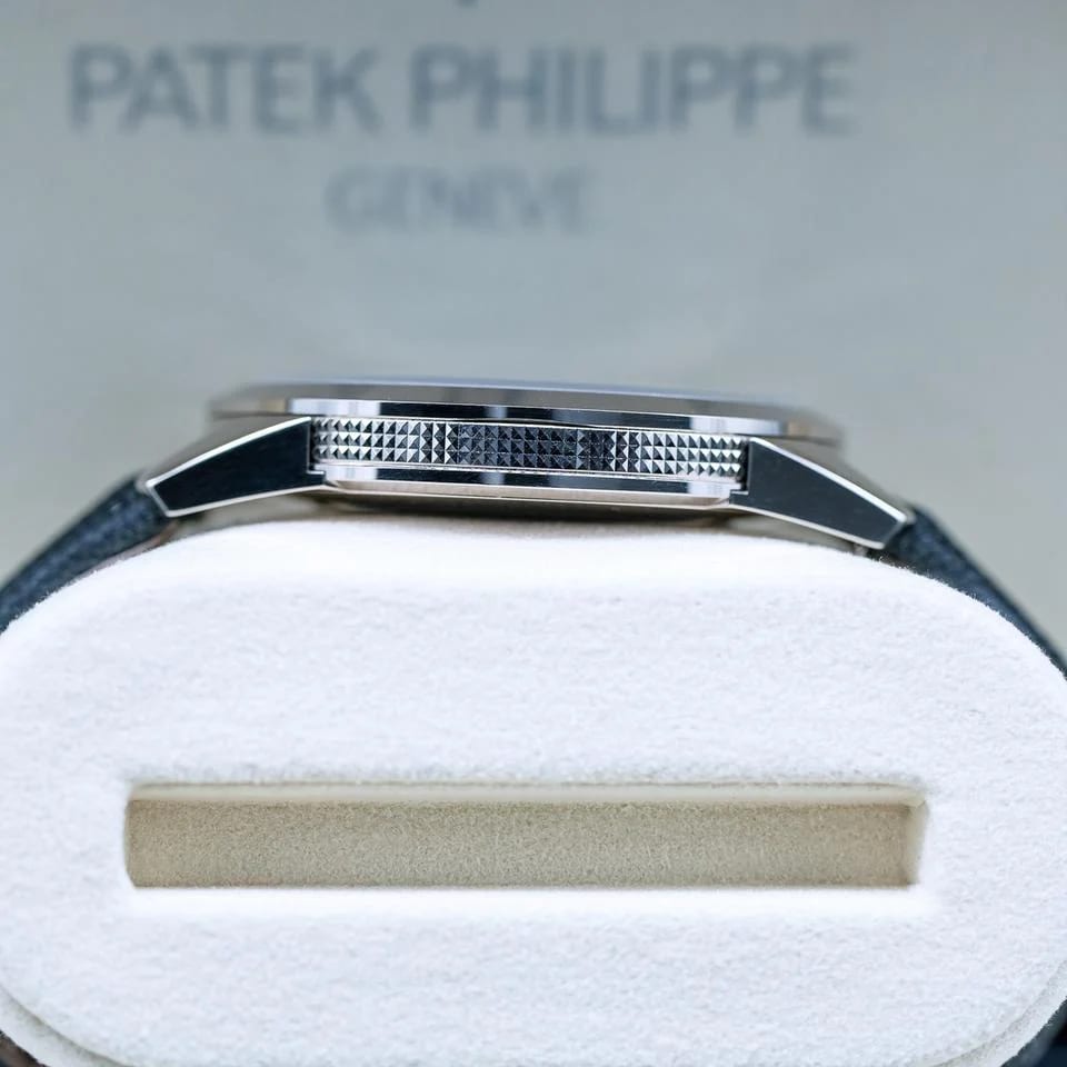 Patek Philippe Calatrava 5226G White Gold 40mm Box &amp; Papers — photo 12