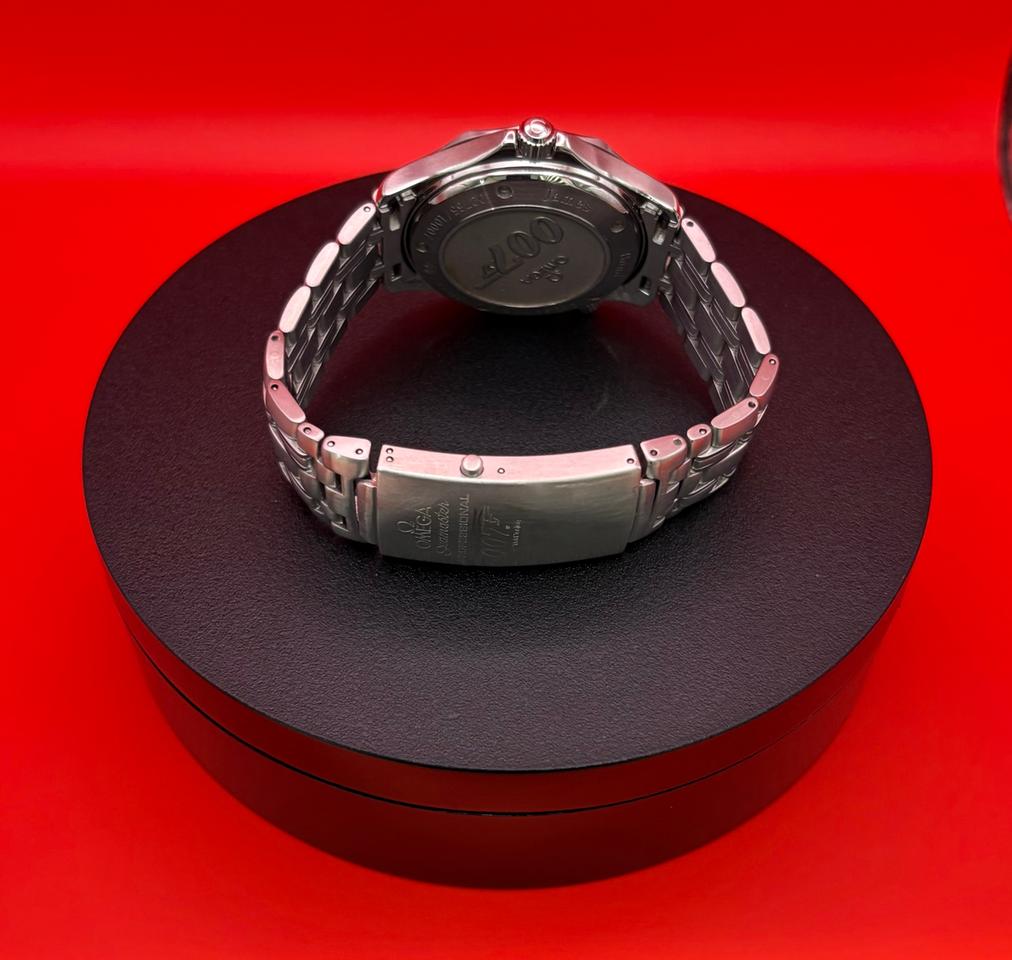 Omega Seamaster Diver 300 M 007 James Bond Special Edition (full set with extra Omega strap) — photo 4