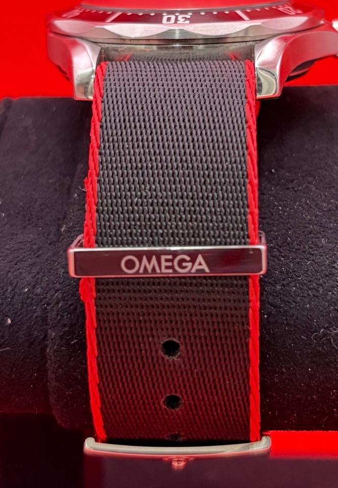Omega Seamaster Diver 300 M 007 James Bond Special Edition (full set with extra Omega strap) — photo 8