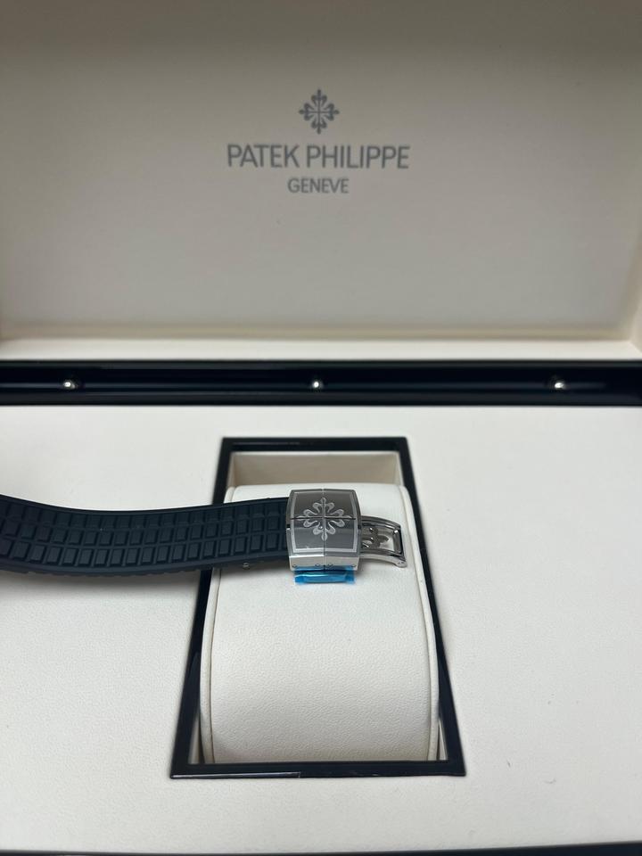 Patek Philippe Aquanaut Luce Black Dial Steel Case With Diamonds — photo 7