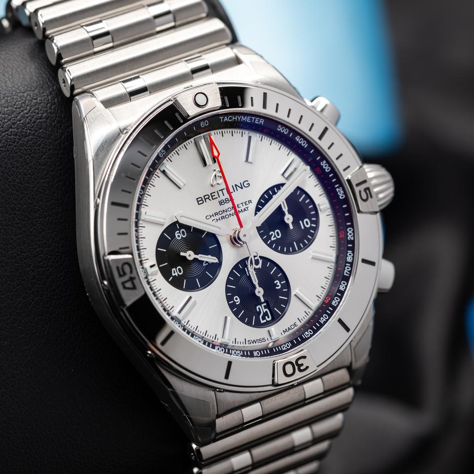 Breitling Chronomat 42 2026 Breitling Chronomat B01 42 Chronograph Silver Dial Men's AB0158101A1A1 NEW and UNWORN — photo 4