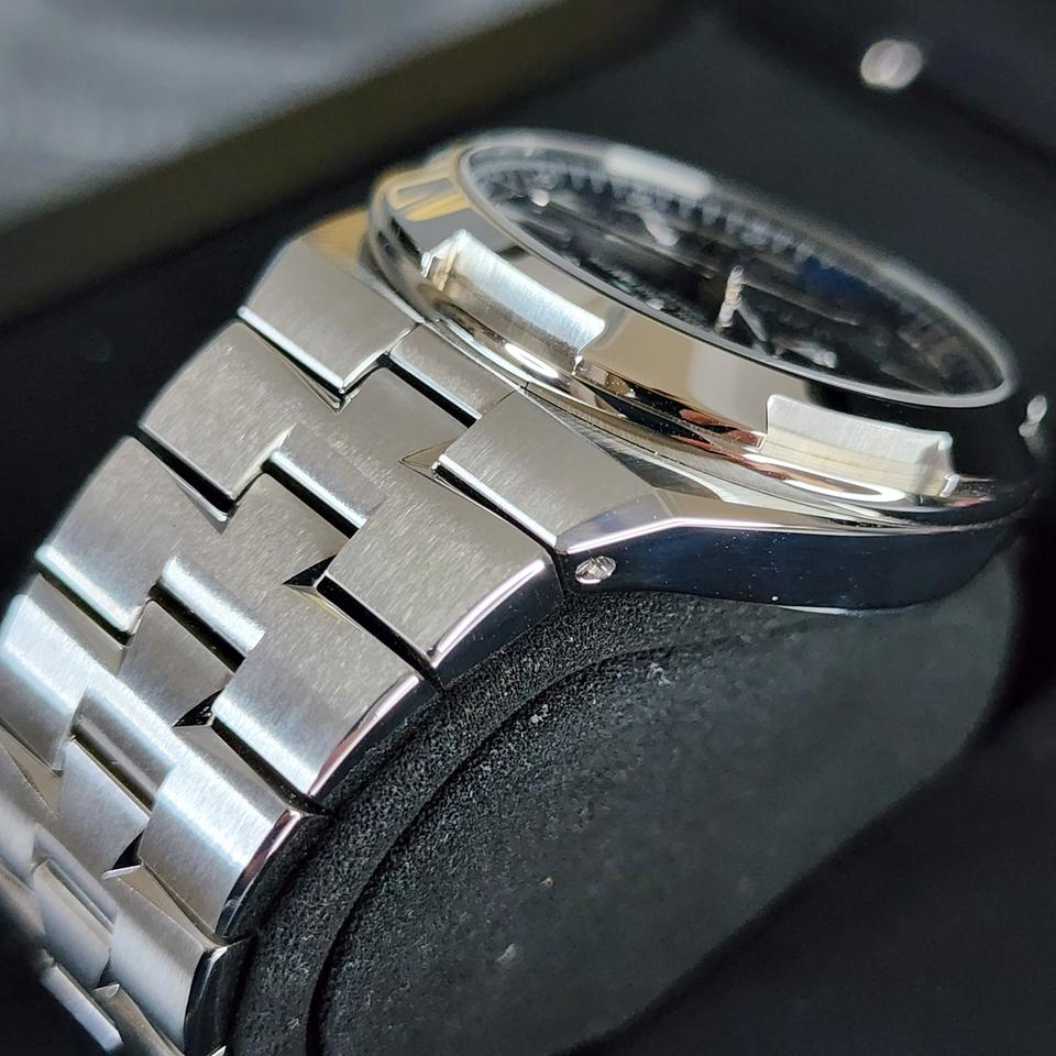 Vacheron Constantin Overseas Dual Time IN STOCK | Overseas | 7900v | Blue Dial | Dual Time | B&amp;P — photo 9