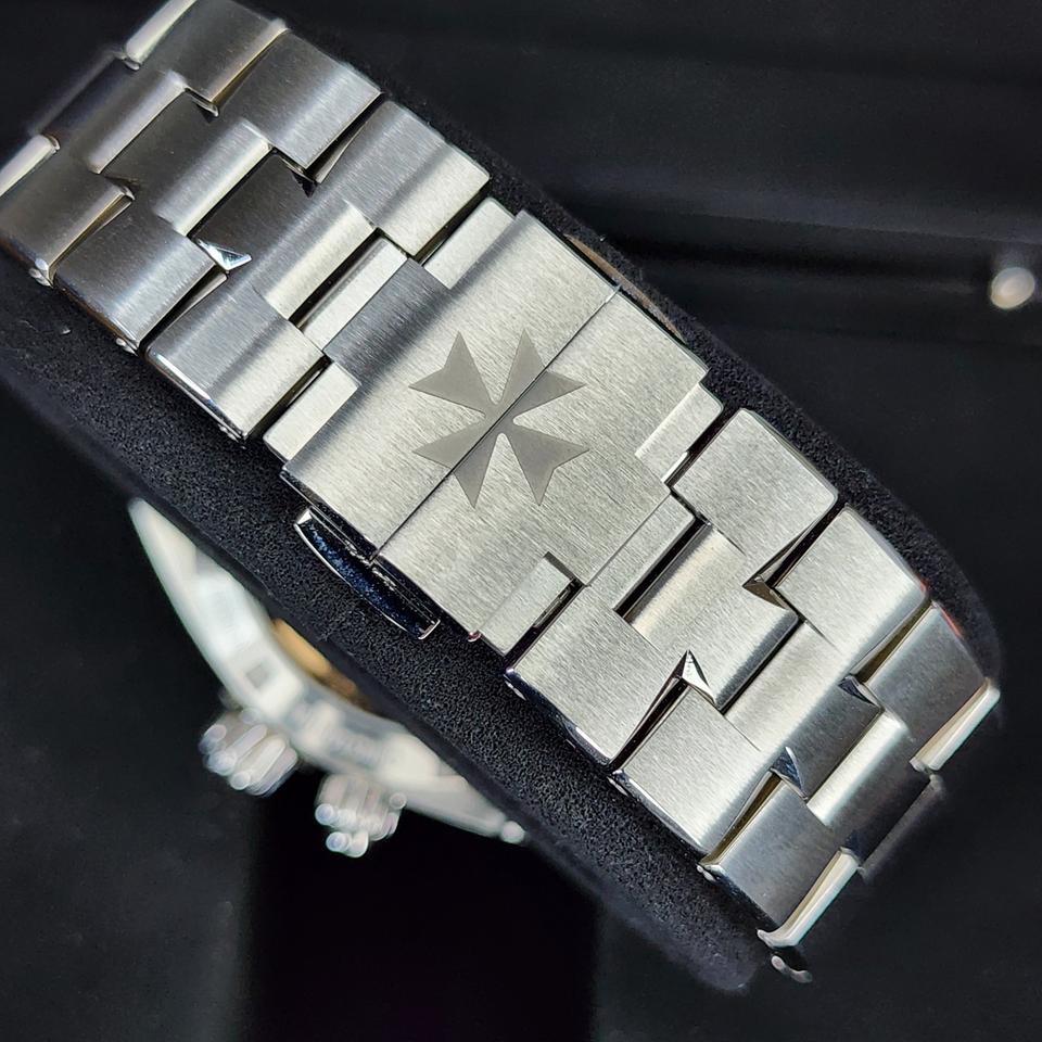 Vacheron Constantin Overseas Dual Time IN STOCK | Overseas | 7900v | Blue Dial | Dual Time | B&amp;P — photo 15