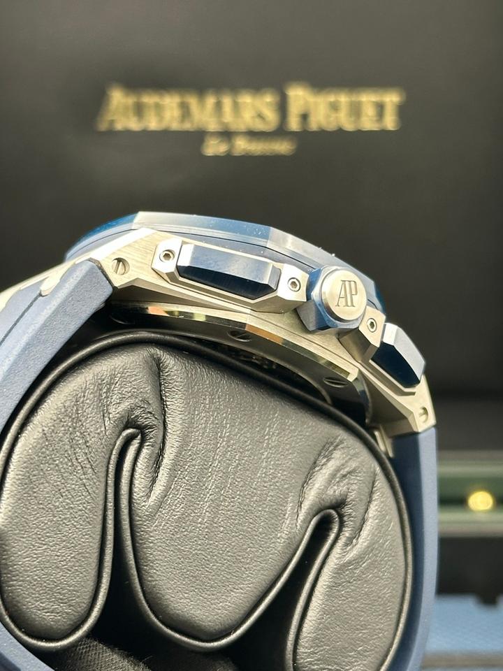 Audemars Piguet Royal Oak Offshore Chronograph Selfwinding Chronograph Blue Dial Ceramic Bezel — photo 3