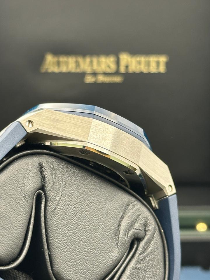 Audemars Piguet Royal Oak Offshore Chronograph Selfwinding Chronograph Blue Dial Ceramic Bezel — photo 4