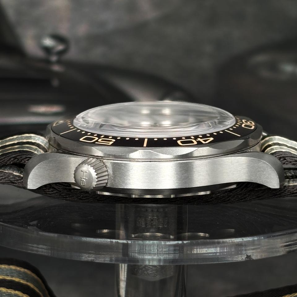 Omega Seamaster Diver 300 M 007 2022 NTTD No Time To Die 210.92.42.20.01.001 NATO B&amp;P — photo 4