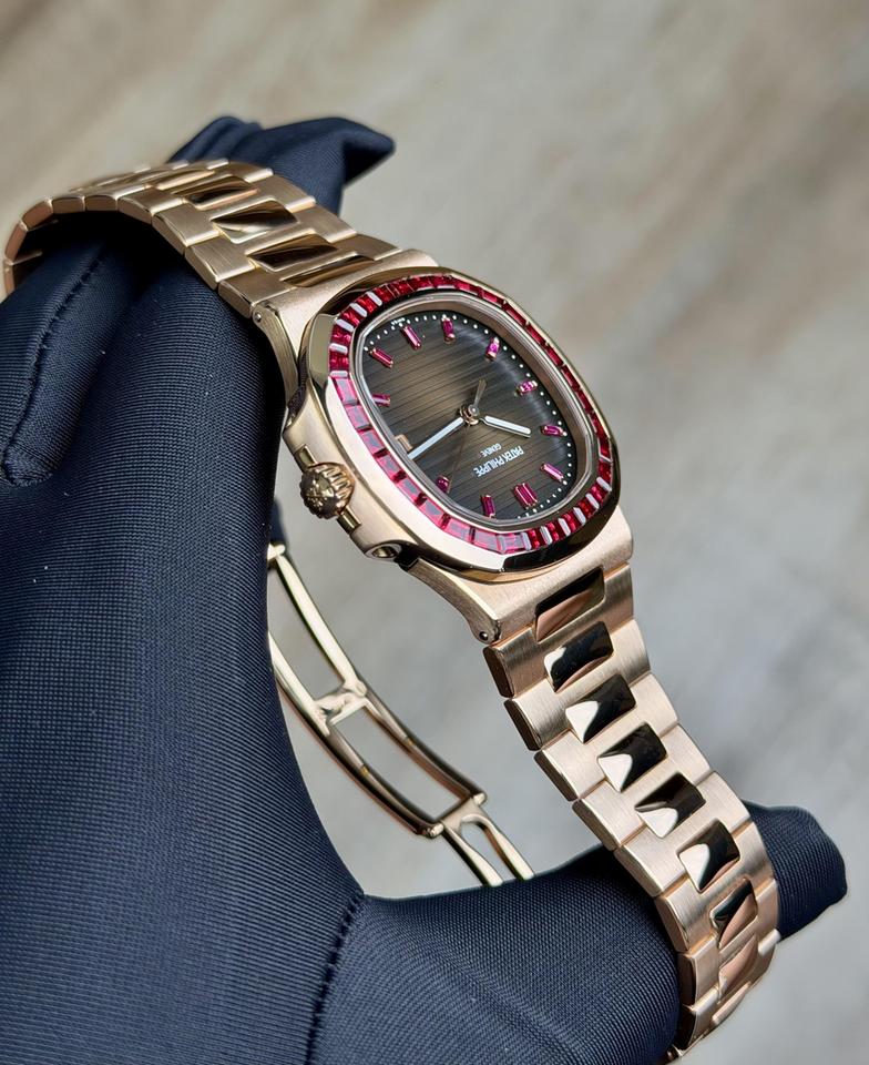 Patek Philippe Nautilus Brown Rubies Bracelet Preowned 2017 5723/112R-001 — photo 4