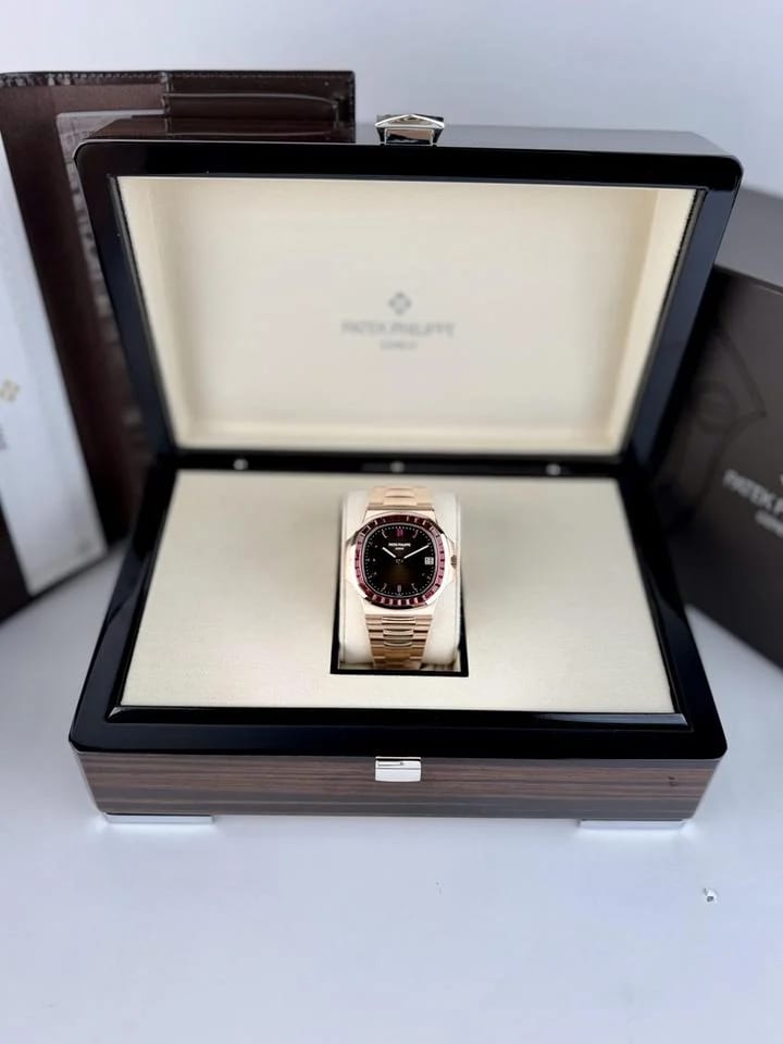 Patek Philippe Nautilus Brown Rubies Bracelet Preowned 2017 5723/112R-001 — photo 6