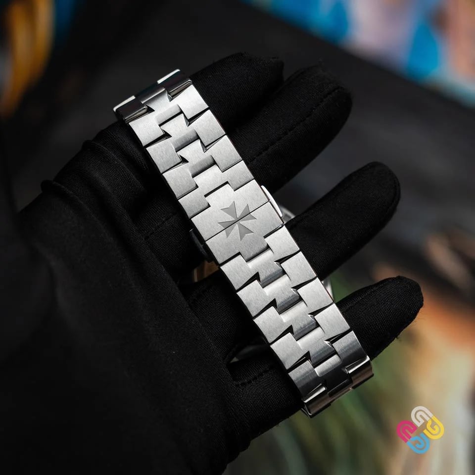 Vacheron Constantin Overseas 41mm Black Dial Complete Set + Serialized Hang Tag | Excellent Unpolished — photo 10