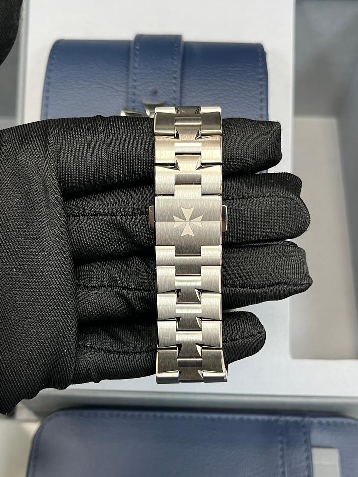 Vacheron Constantin Overseas Perpetual Calendar Ultra-Thin Skeleton 41.5mm 18K White Gold Skeleton Dial Sapphire Bezel (Ref# 4307V/220G-236C) — photo 7