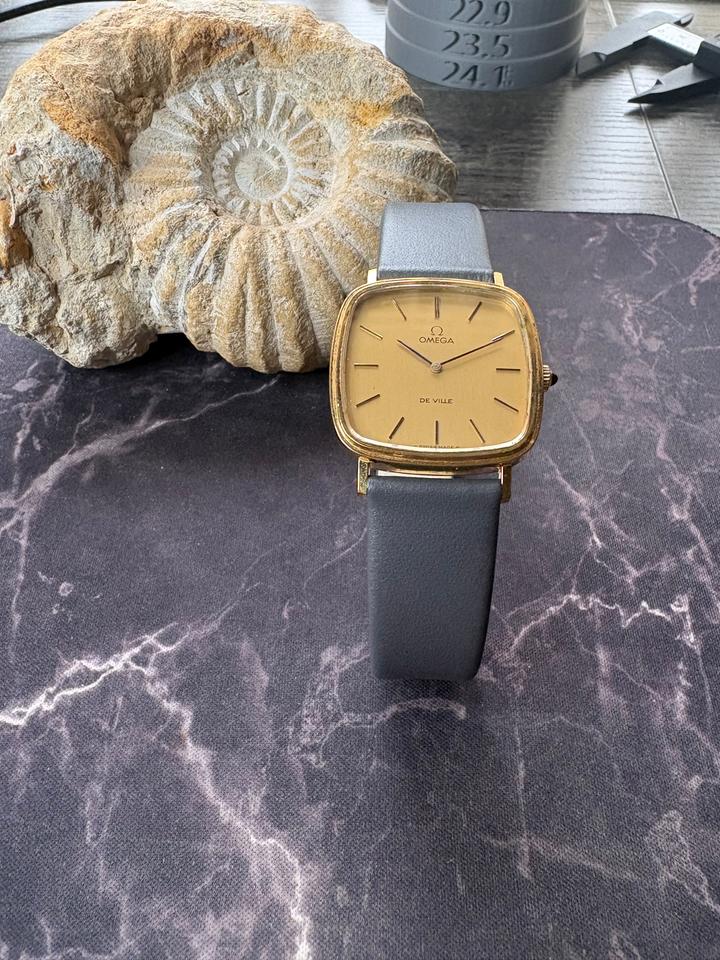 Omega De Ville Vintage Manual Wind w/Hirsch Strap — photo 2
