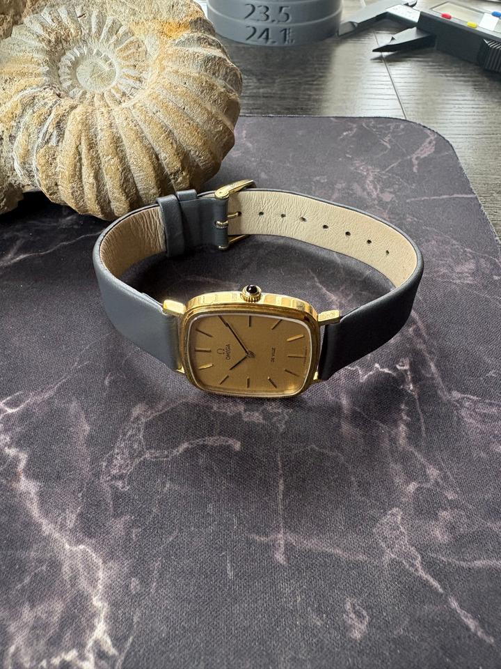 Omega De Ville Vintage Manual Wind w/Hirsch Strap — photo 4