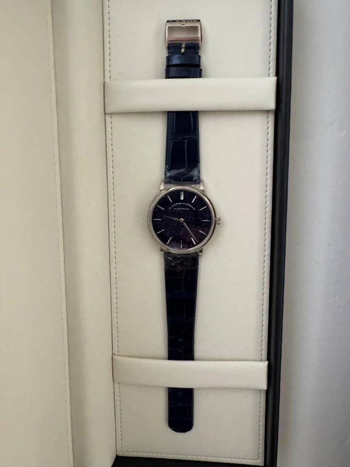 A. Lange &amp; Söhne Saxonia Thin New &amp; Unworn. Extra new strap included. Box &amp; Papers. — photo 2