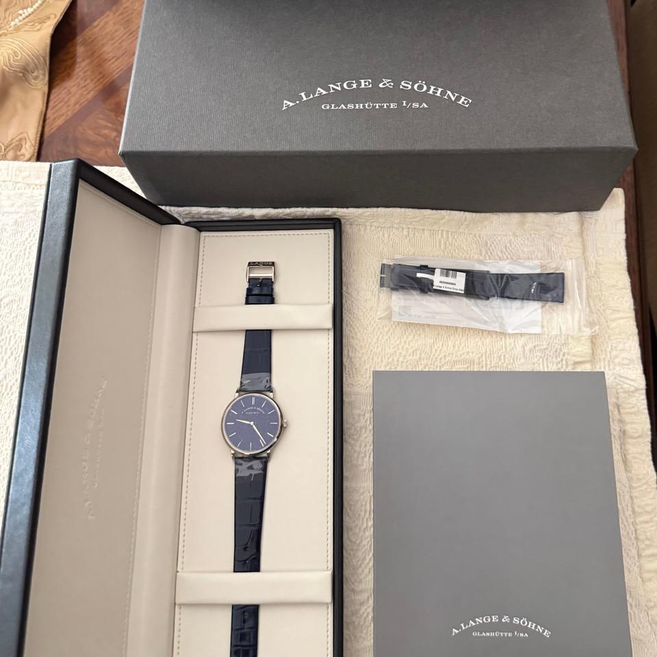 A. Lange &amp; Söhne Saxonia Thin New &amp; Unworn. Extra new strap included. Box &amp; Papers. — photo 5
