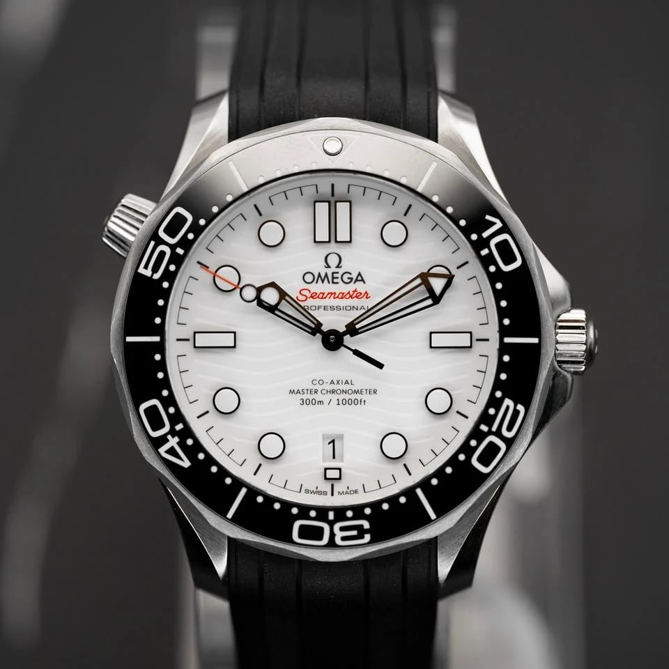 Omega Seamaster Diver 300 M 42mm White Wave Dial Black Rubber Strap Complete