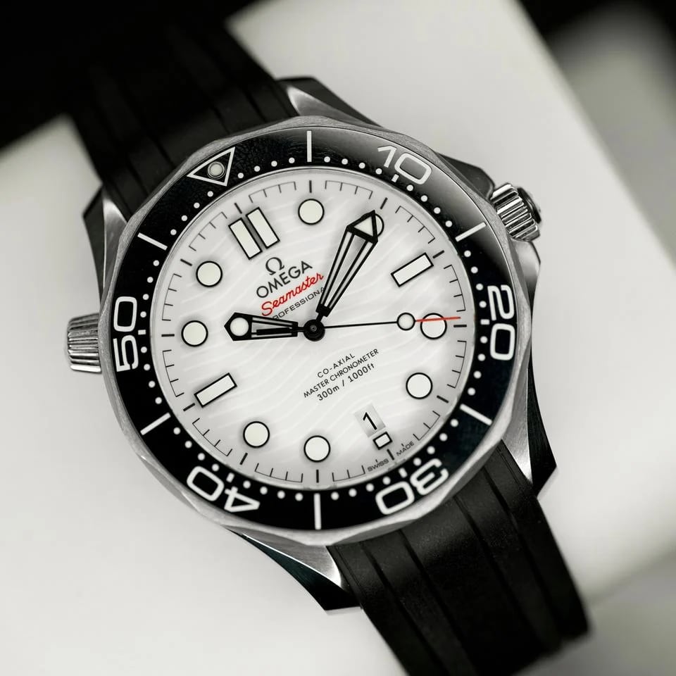 Omega Seamaster Diver 300 M 42mm White Wave Dial Black Rubber Strap Complete — photo 2
