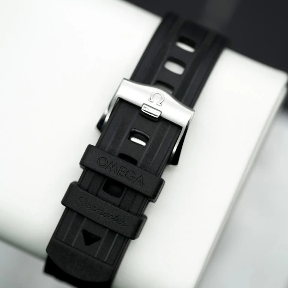 Omega Seamaster Diver 300 M 42mm White Wave Dial Black Rubber Strap Complete — photo 4