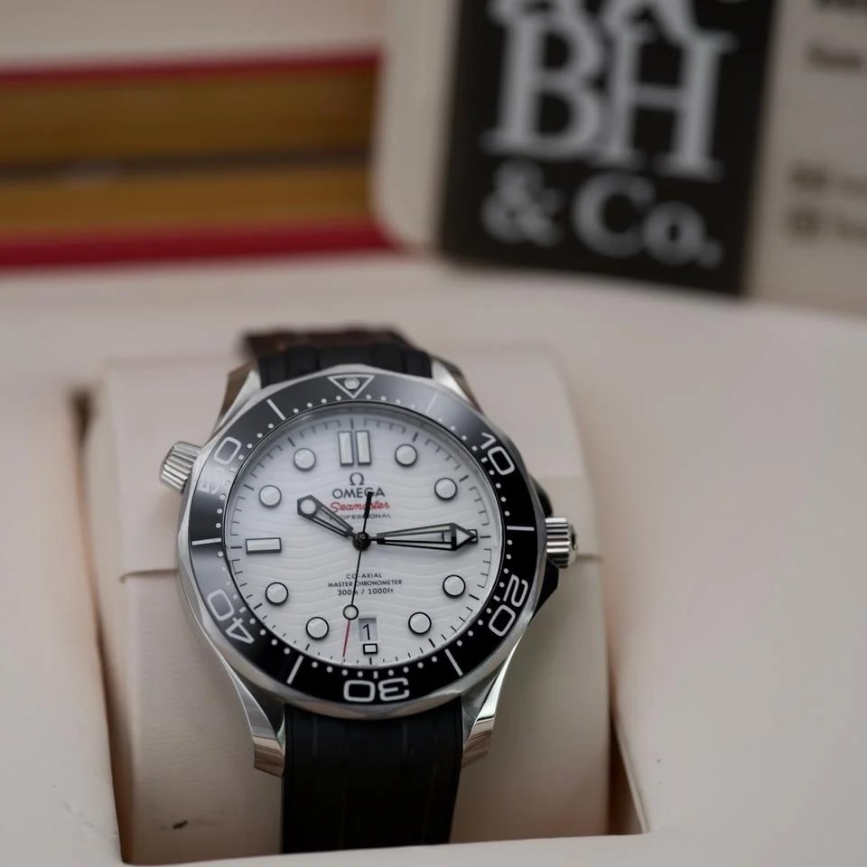 Omega Seamaster Diver 300 M 42mm White Wave Dial Black Rubber Strap Complete — photo 7