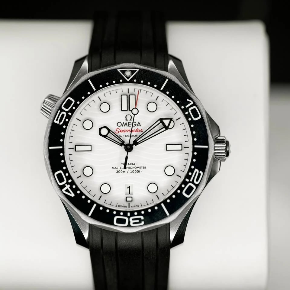 Omega Seamaster Diver 300 M 42mm White Wave Dial Black Rubber Strap Complete — photo 9