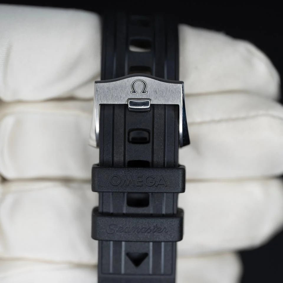 Omega Seamaster Diver 300 M 42mm White Wave Dial Black Rubber Strap Complete — photo 11