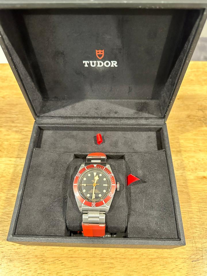 Tudor Black Bay Heritage Tudor Black Bay 41MM Black Dial Red Bezel Steel Bracelet — photo 5