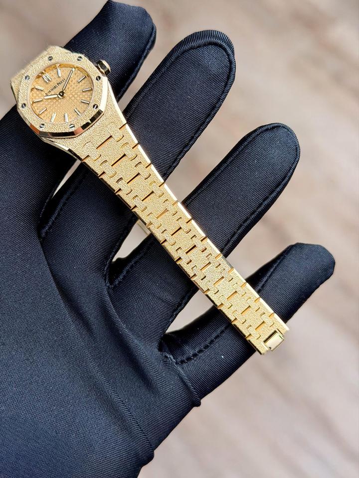 Audemars Piguet Royal Oak Mini 23 Mini Frosted 2025 Unworn 67630BA.GG.1312BA.01 — photo 3