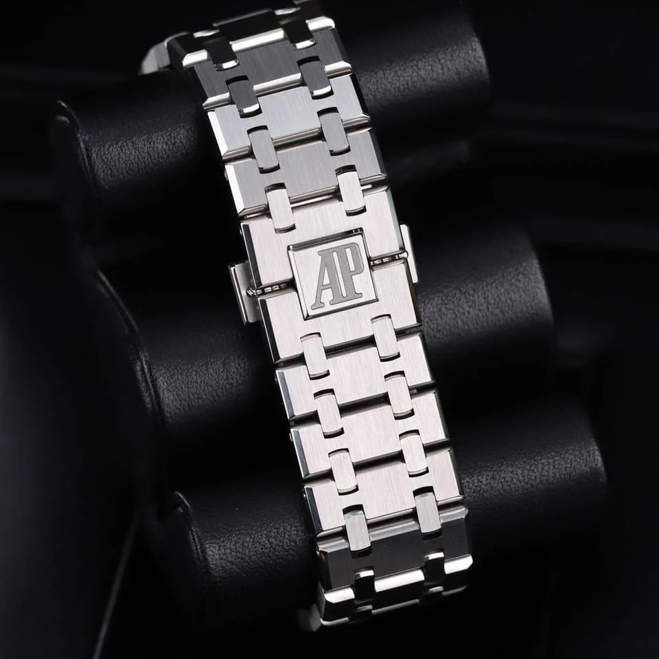 Audemars Piguet Royal Oak Selfwinding Complete 41mm Black Dial Steel Case Bracelet Selfwinding Automatic Date 15400ST — photo 10